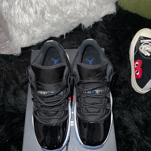 AIR JORDAN 11 RETRO LOW (Grade School) - Picture 9 of 12